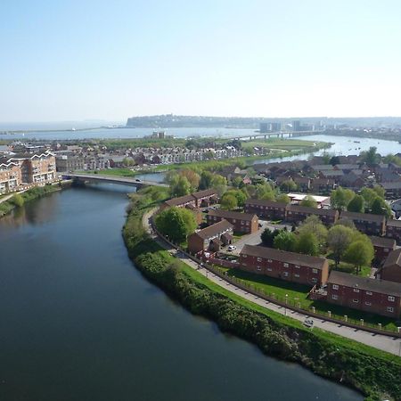 Century Wharf Apartments By Urban Space Cardiff Bagian luar foto