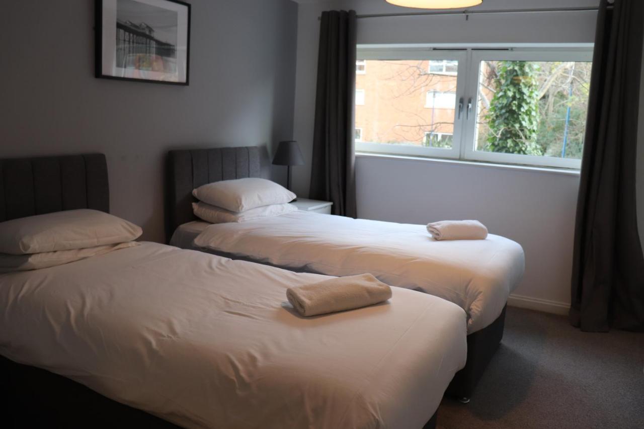 Century Wharf Apartments By Urban Space Cardiff Bagian luar foto