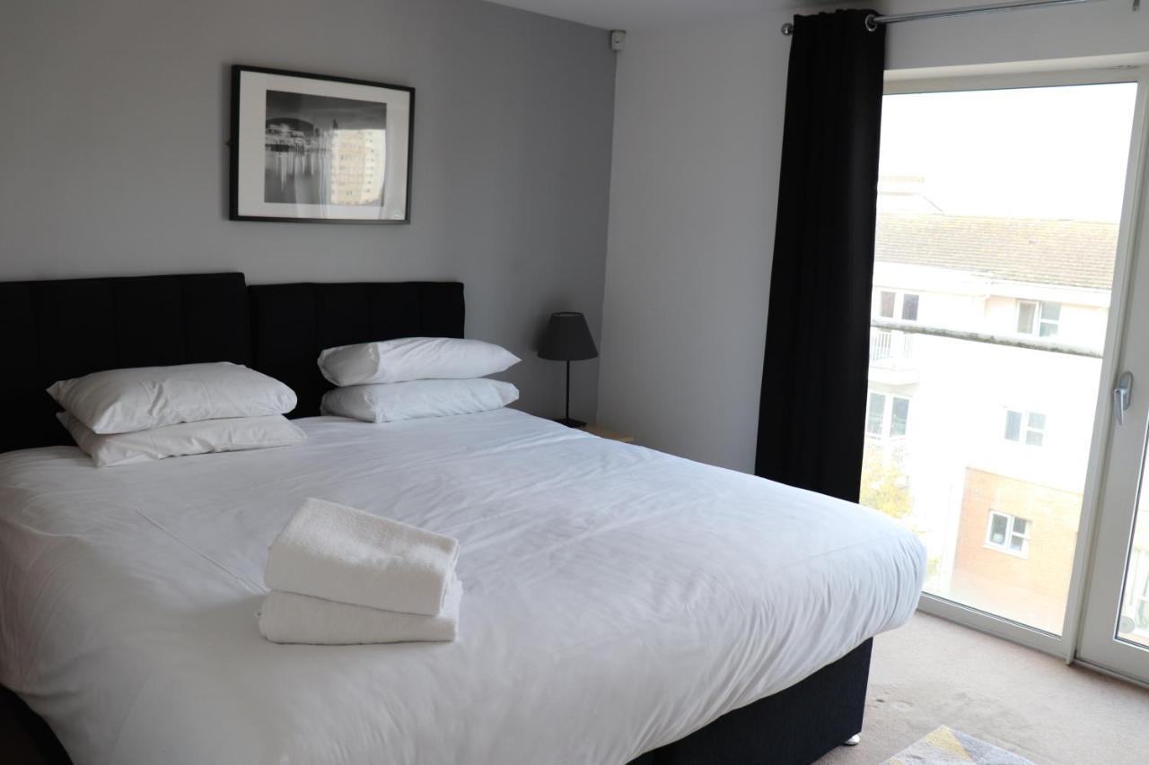 Century Wharf Apartments By Urban Space Cardiff Bagian luar foto