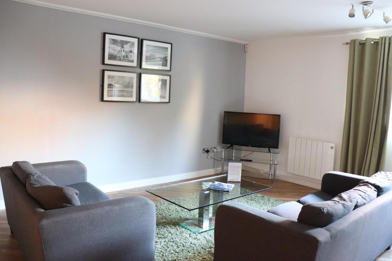 Century Wharf Apartments By Urban Space Cardiff Bagian luar foto