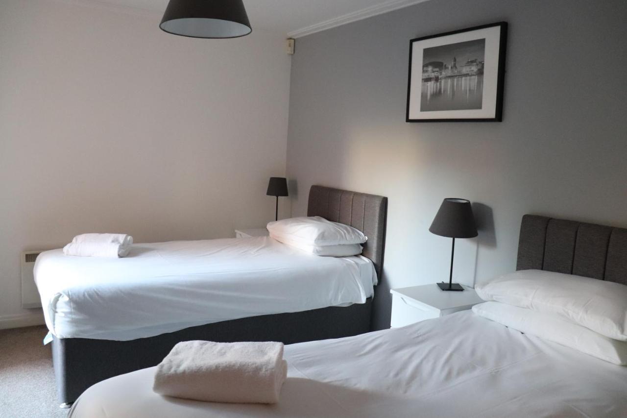 Century Wharf Apartments By Urban Space Cardiff Bagian luar foto