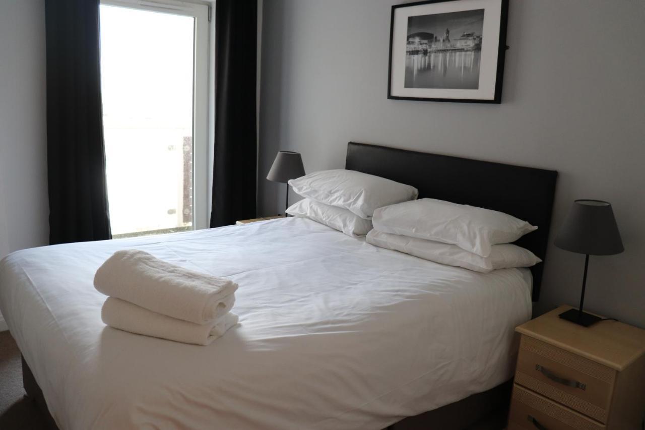 Century Wharf Apartments By Urban Space Cardiff Bagian luar foto