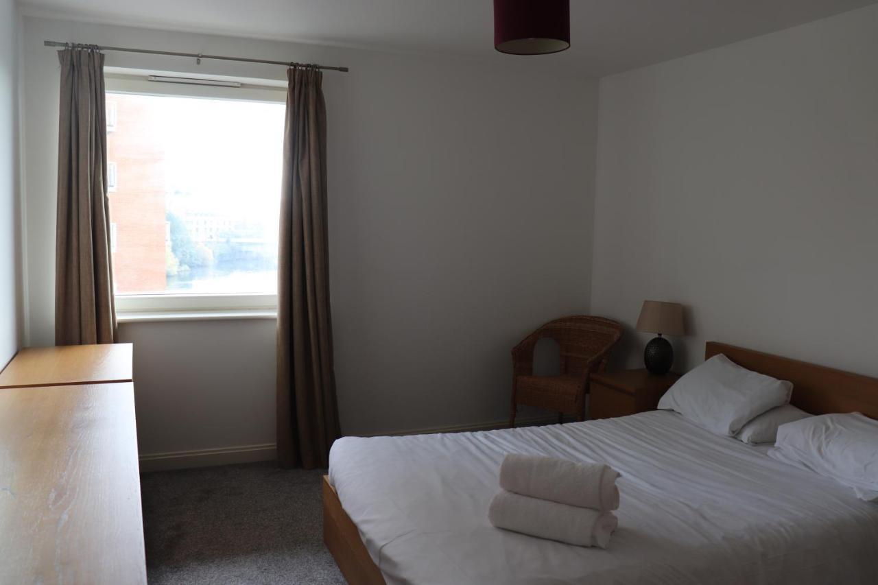 Century Wharf Apartments By Urban Space Cardiff Bagian luar foto