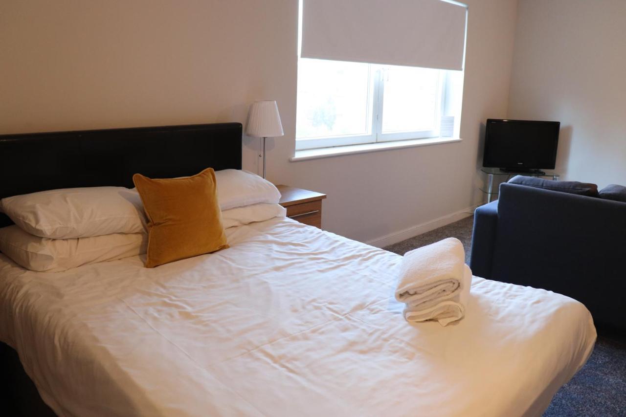 Century Wharf Apartments By Urban Space Cardiff Bagian luar foto