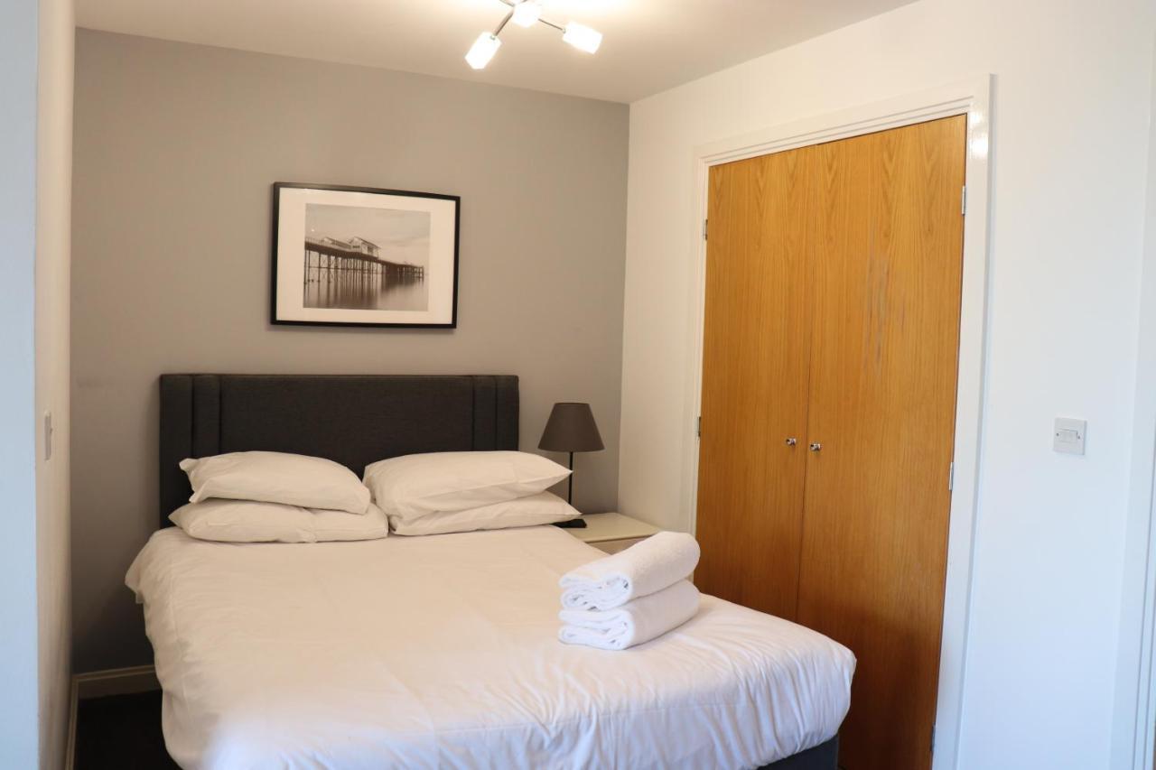 Century Wharf Apartments By Urban Space Cardiff Bagian luar foto
