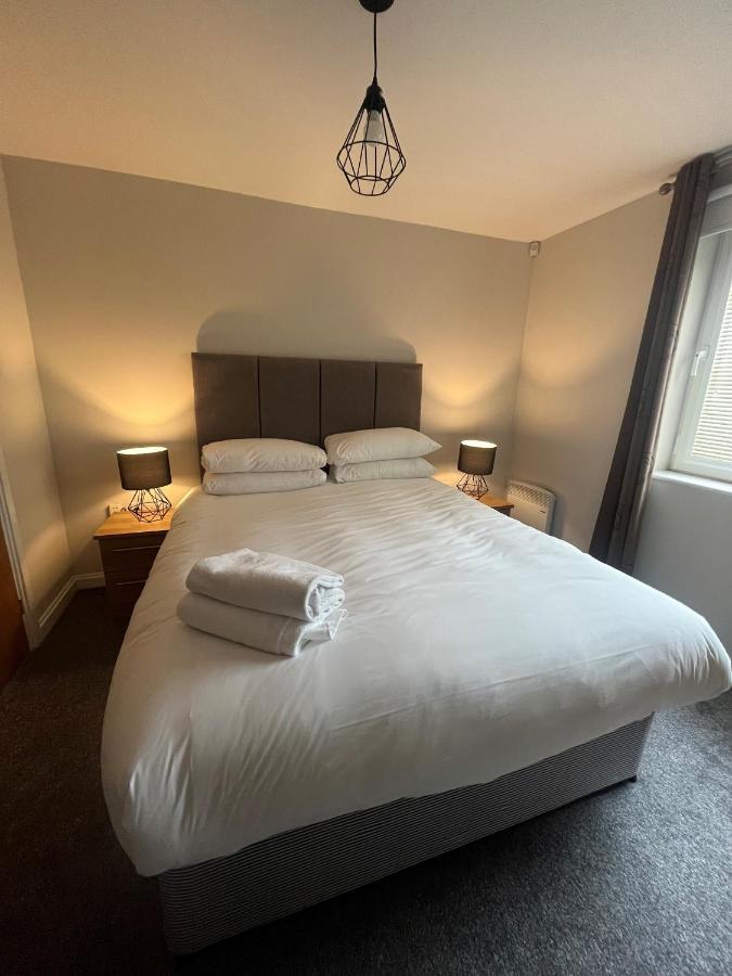 Century Wharf Apartments By Urban Space Cardiff Bagian luar foto
