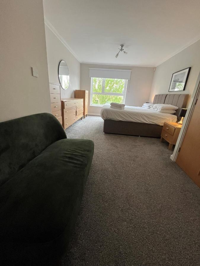 Century Wharf Apartments By Urban Space Cardiff Bagian luar foto