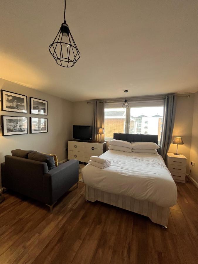 Century Wharf Apartments By Urban Space Cardiff Bagian luar foto