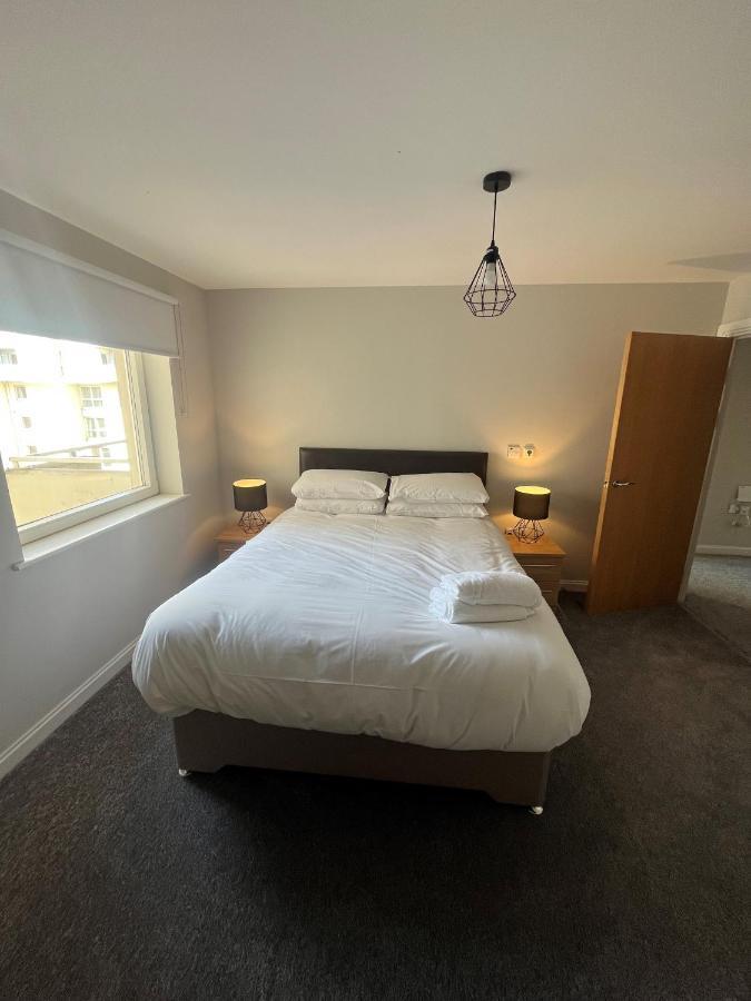 Century Wharf Apartments By Urban Space Cardiff Bagian luar foto