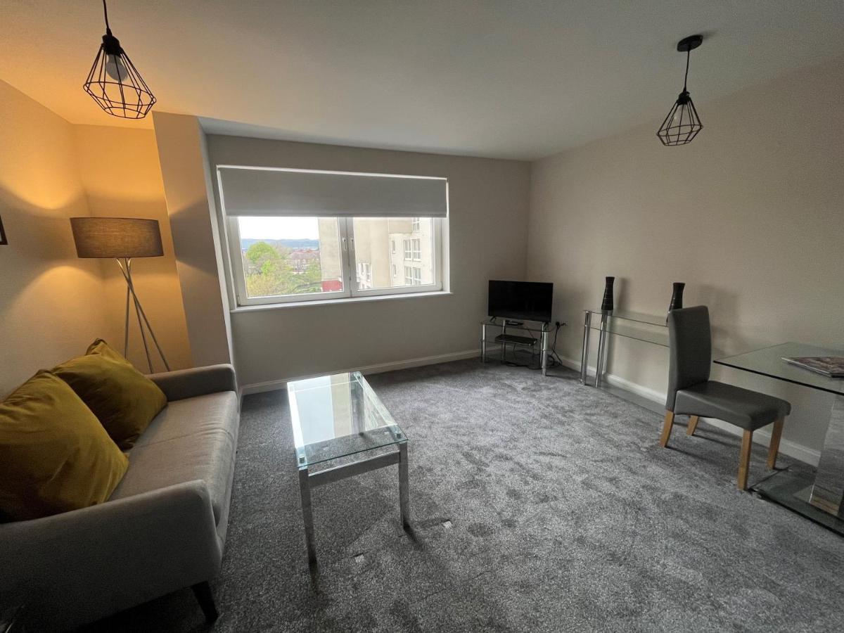 Century Wharf Apartments By Urban Space Cardiff Bagian luar foto