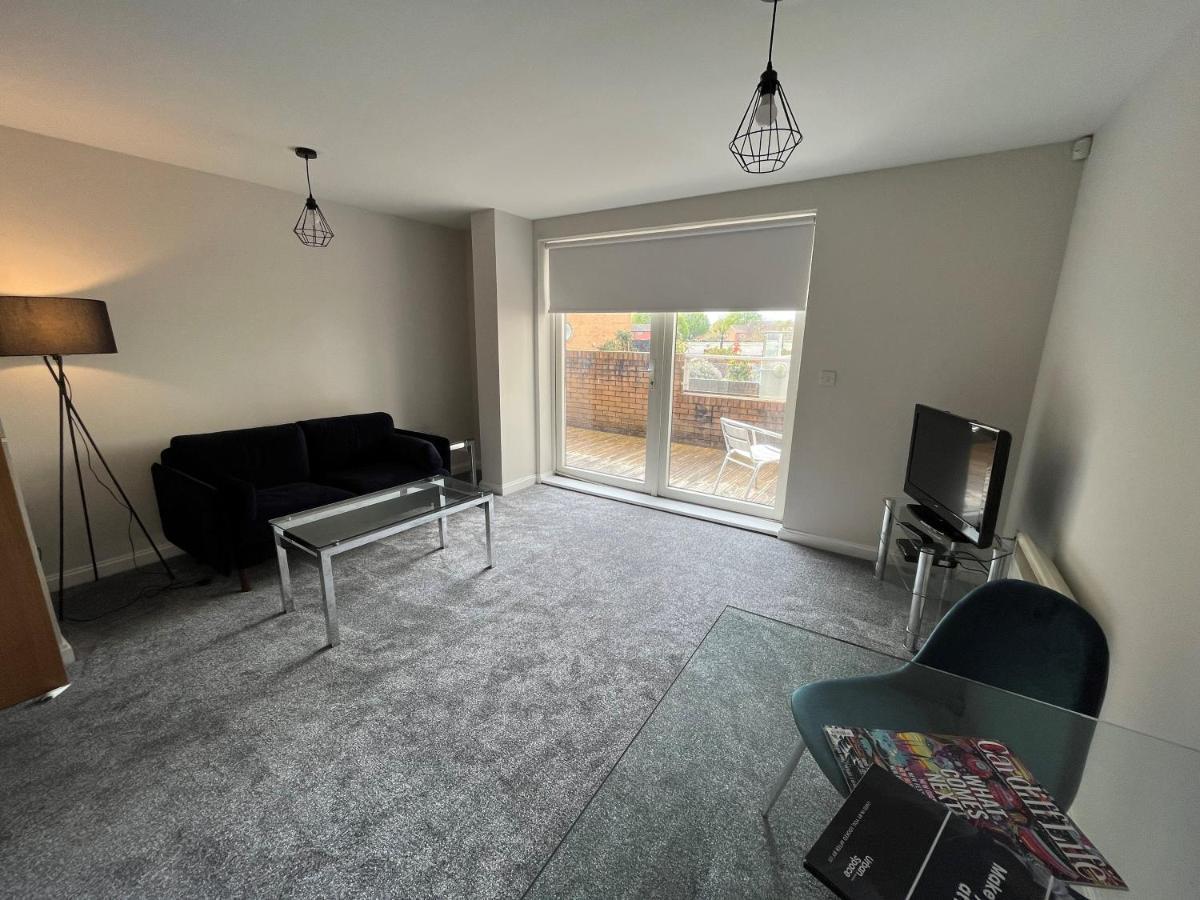Century Wharf Apartments By Urban Space Cardiff Bagian luar foto