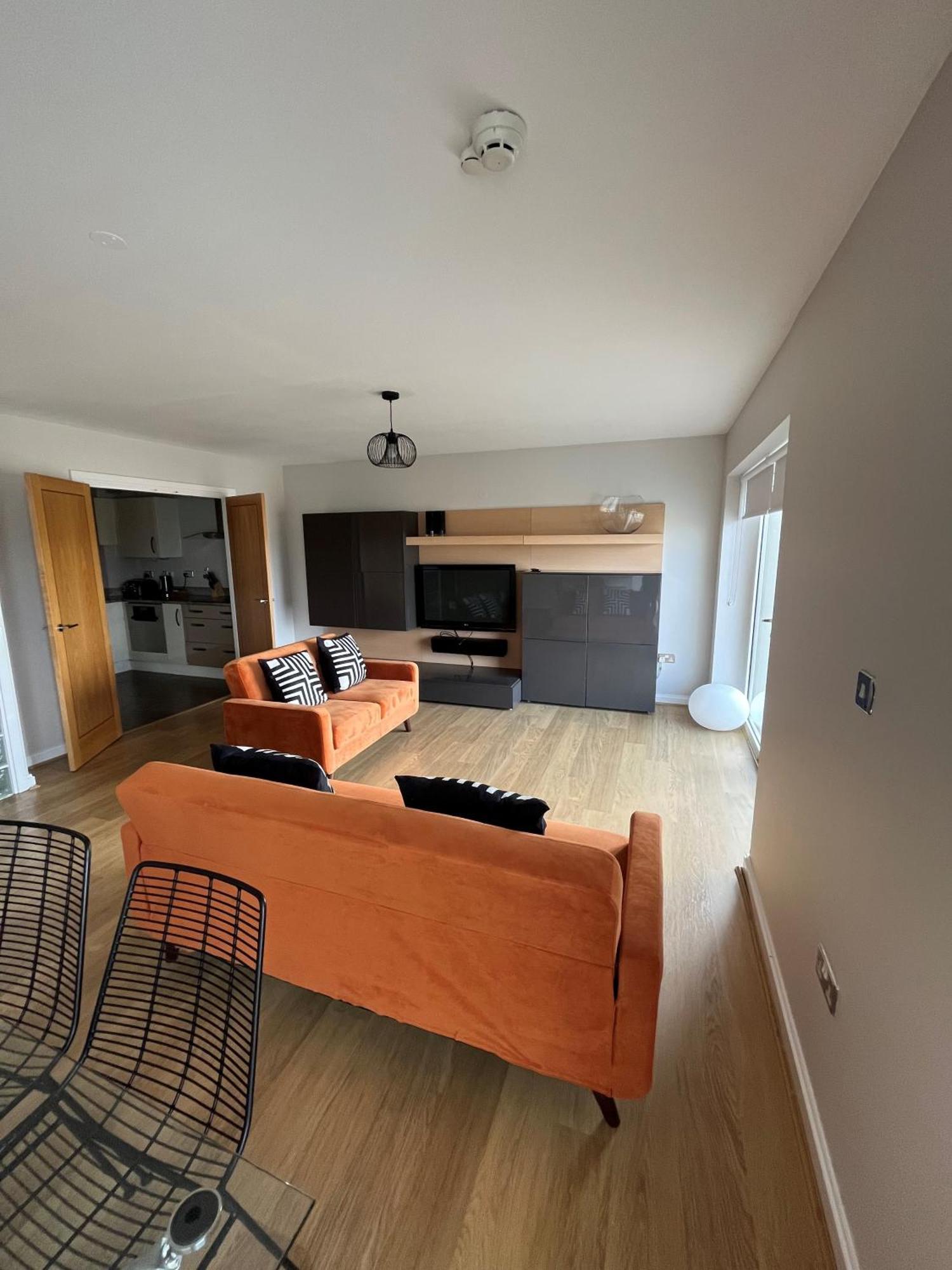 Century Wharf Apartments By Urban Space Cardiff Bagian luar foto